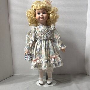 Princess House Doll Vintage 1991
Porcelain Face Floral Dress Blonde Curls Books